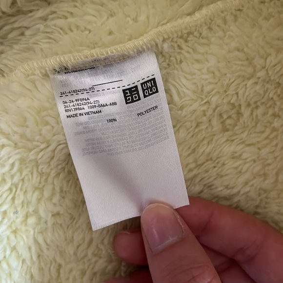 Uniqlo Fuzzy Banana Yellow Short Teddy Jacket Size: Large (L) - Picture 14 of 15